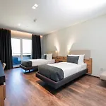 & Semesteranläggning (resort)