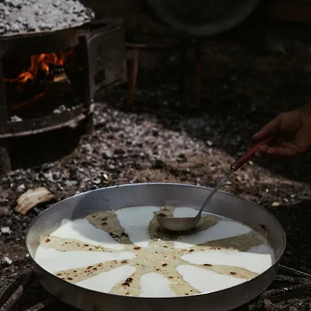 منتجع & *